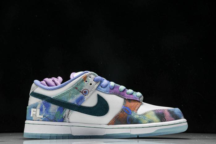 Futura Laboratories x Nike SB Dunk Low HF6061-400