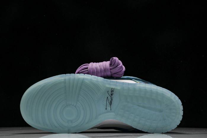 Futura Laboratories x Nike SB Dunk Low HF6061-400