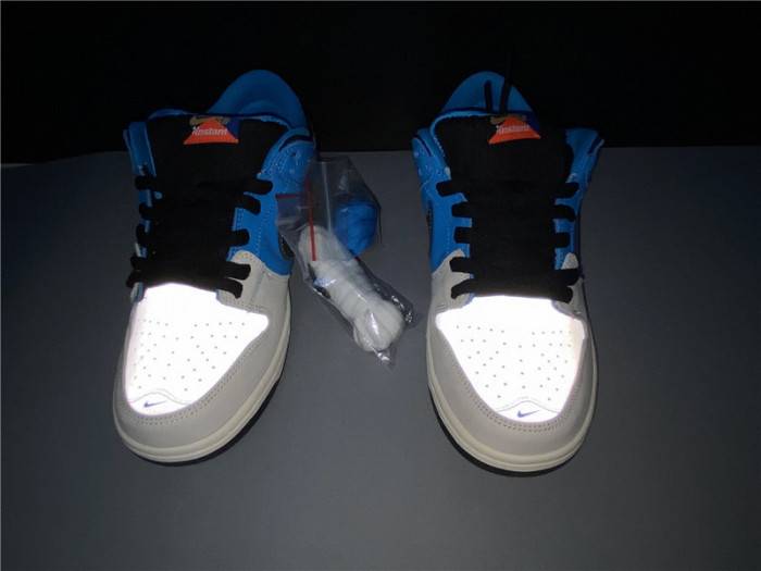 Instant Skateboard x Nike Dunk SB Low CZ5128-400