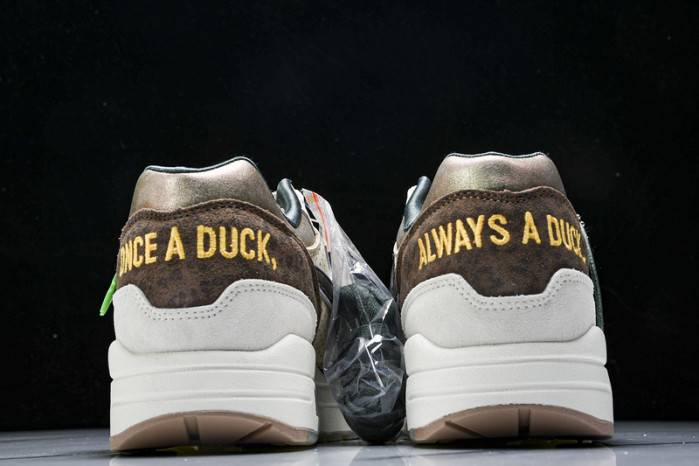 Nike Air Max 1 ’87 Luxe University of Oregon PE 2024 HQ2640-200