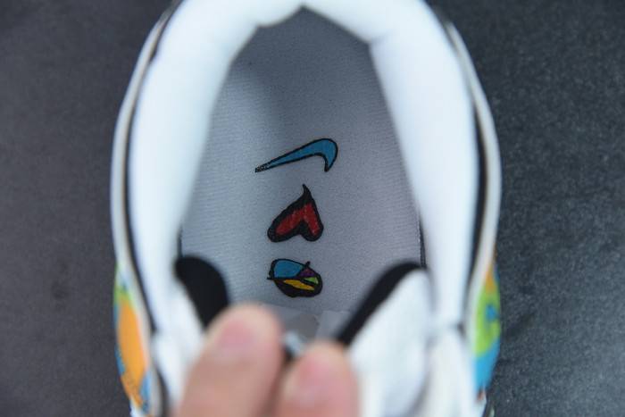 Nike Air More Uptempo Peace Love DM8150-100