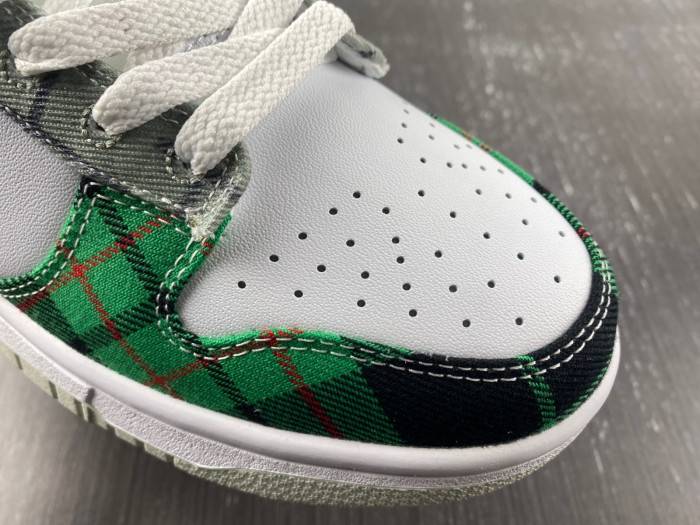 Nike Dunk Low Tartan Plaid DV0827-100