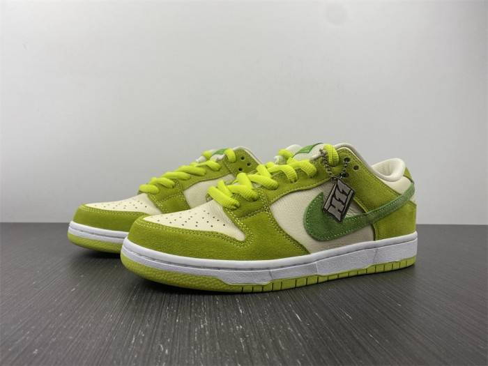 Nike SB Dunk Low Green Apple DM0807-300