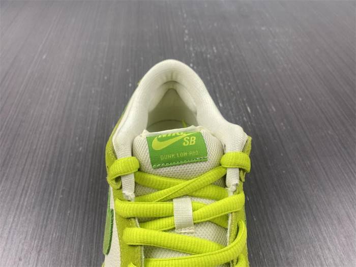 Nike SB Dunk Low Green Apple DM0807-300