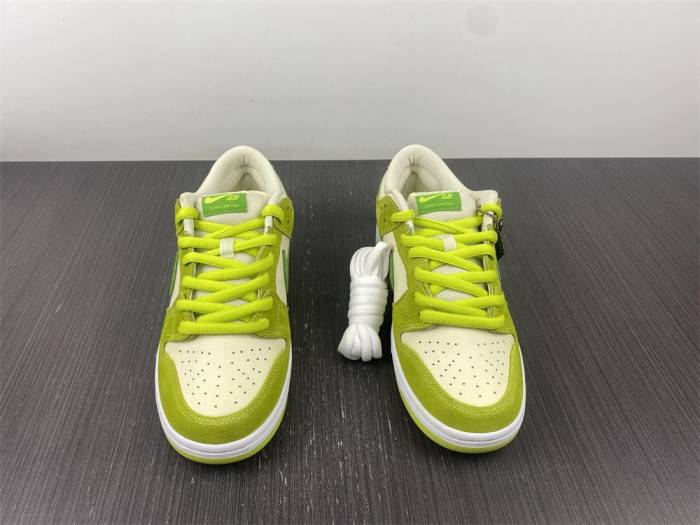 Nike SB Dunk Low Green Apple DM0807-300
