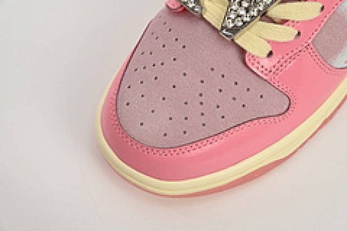 Nike SB Dunk Low LX Barbie Pink FN8927-621