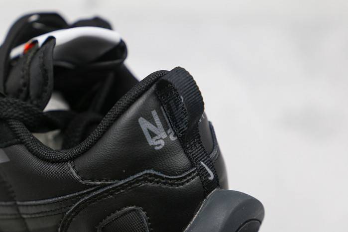Nike Vaporwaffle Sacai Black GumDD1875-001