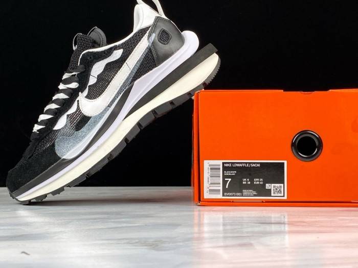 Nike Vaporwaffle Sacai Black White – CV1363-001