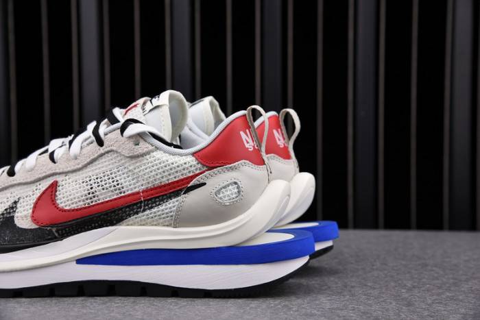 Nike Vaporwaffle Sacai Sport Fuchsia Game Royal CV1363-100