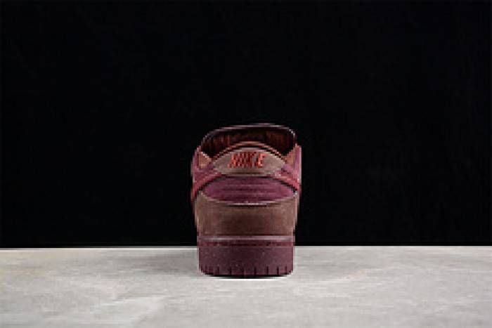 Nk SB Dunk Low Premium Valentine’s Day FN0619-600