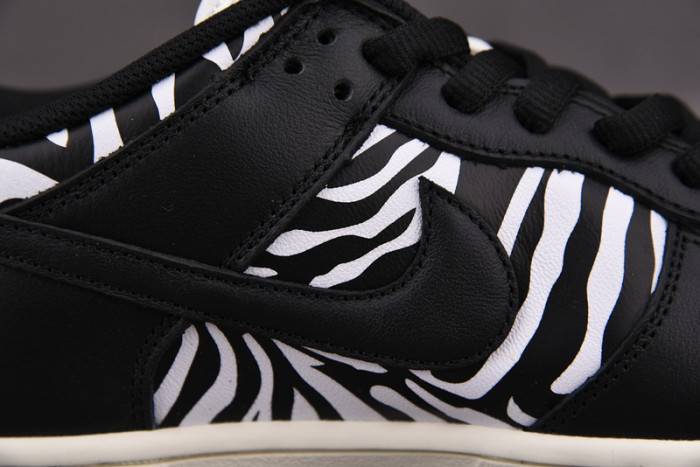Quartersnacks x Nike SB Dunk Low Zebra DM3510-001