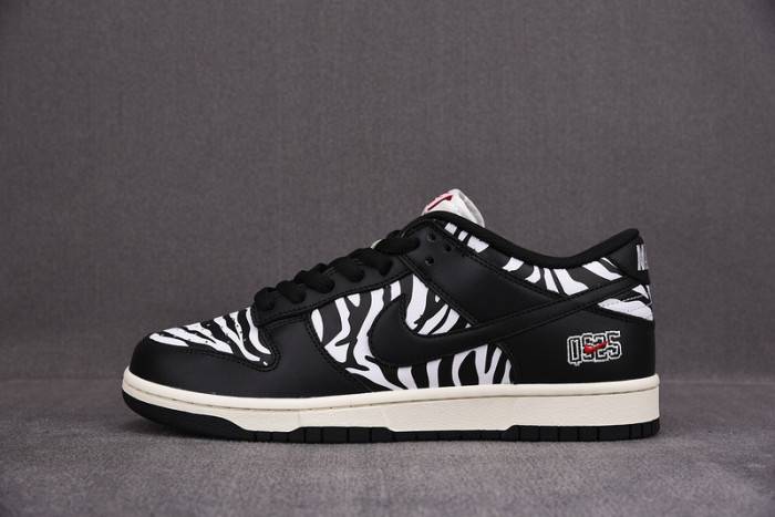Quartersnacks x Nike SB Dunk Low Zebra DM3510-001