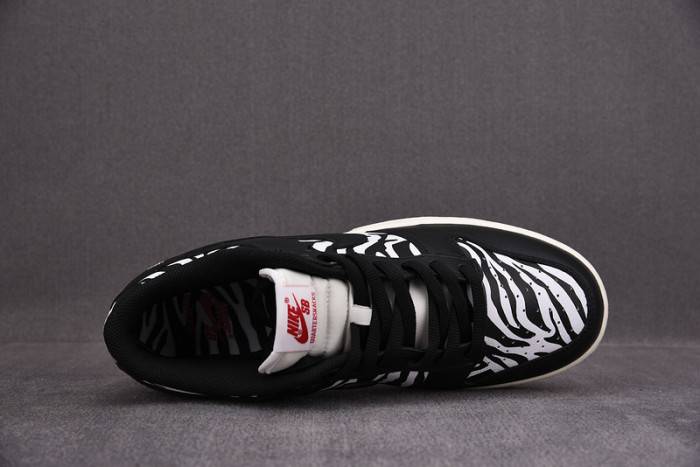 Quartersnacks x Nike SB Dunk Low Zebra DM3510-001