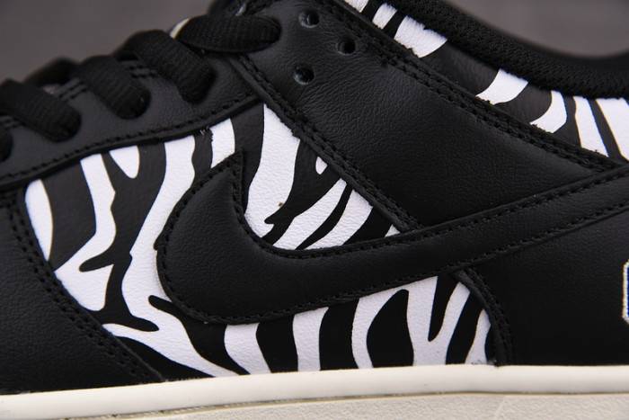 Quartersnacks x Nike SB Dunk Low Zebra DM3510-001