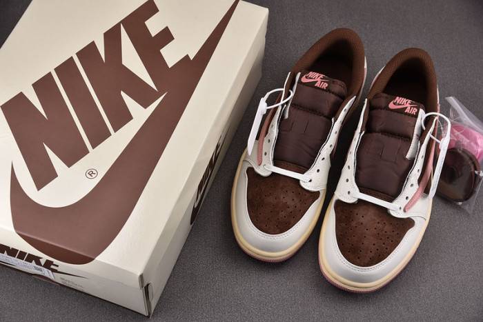 Travis Scott x Air Jordan 1 Low OG DZ4137-206