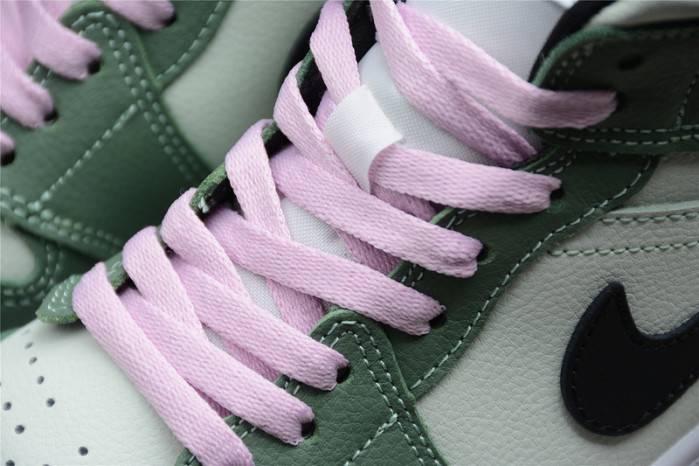 WMNS Air Jordan 1 Mid Se ‘Dutch Green’ CZ0774-300