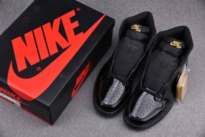 Air Jordan 1 Retro High Black Metallic Gold (2020) 555088-032