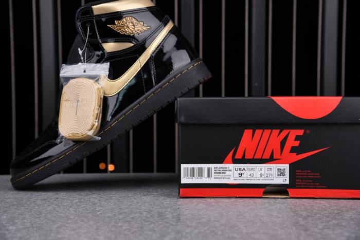 Air Jordan 1 Retro High Black Metallic Gold (2020) 555088-032