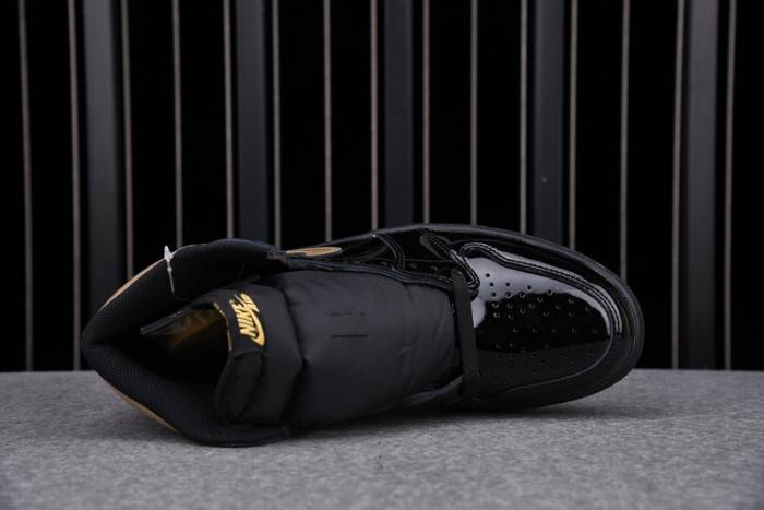 Air Jordan 1 Retro High Black Metallic Gold (2020) 555088-032