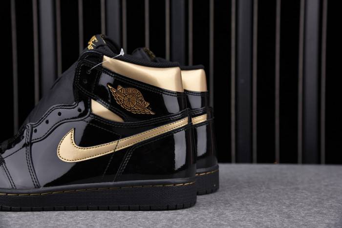 Air Jordan 1 Retro High Black Metallic Gold (2020) 555088-032