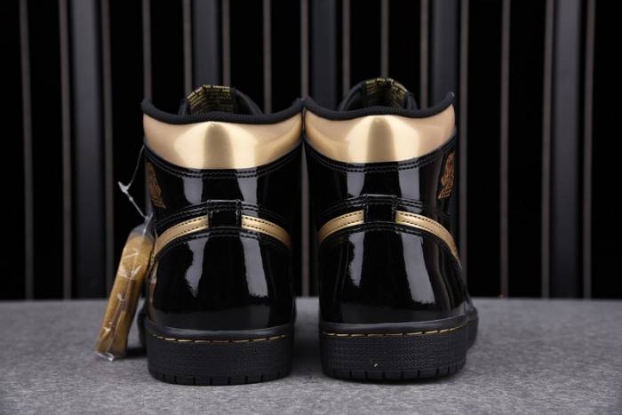 Air Jordan 1 Retro High Black Metallic Gold (2020) 555088-032