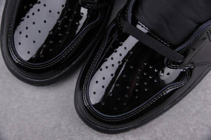 Air Jordan 1 Retro High Black Metallic Gold (2020) 555088-032