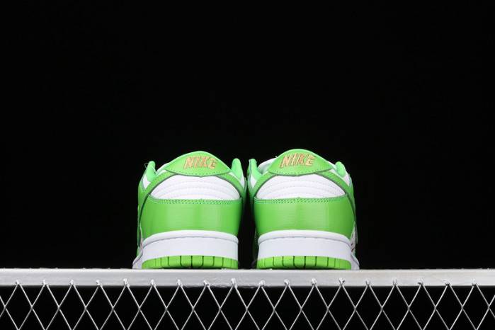 Nike SB Dunk Low Stars Mean Green (2021) DH3228-101
