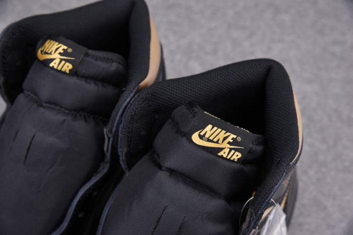 Air Jordan 1 Retro High Black Metallic Gold (2020) 555088-032